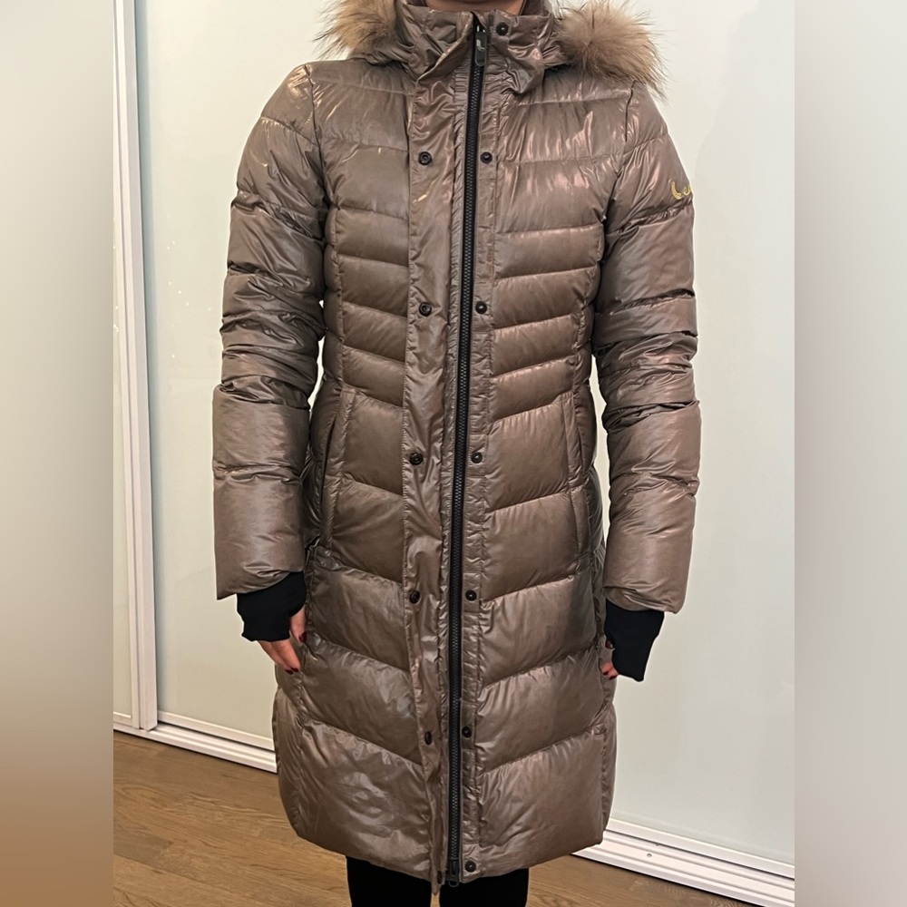 Lolë Women’s Parka with authentic raccoon fur hood